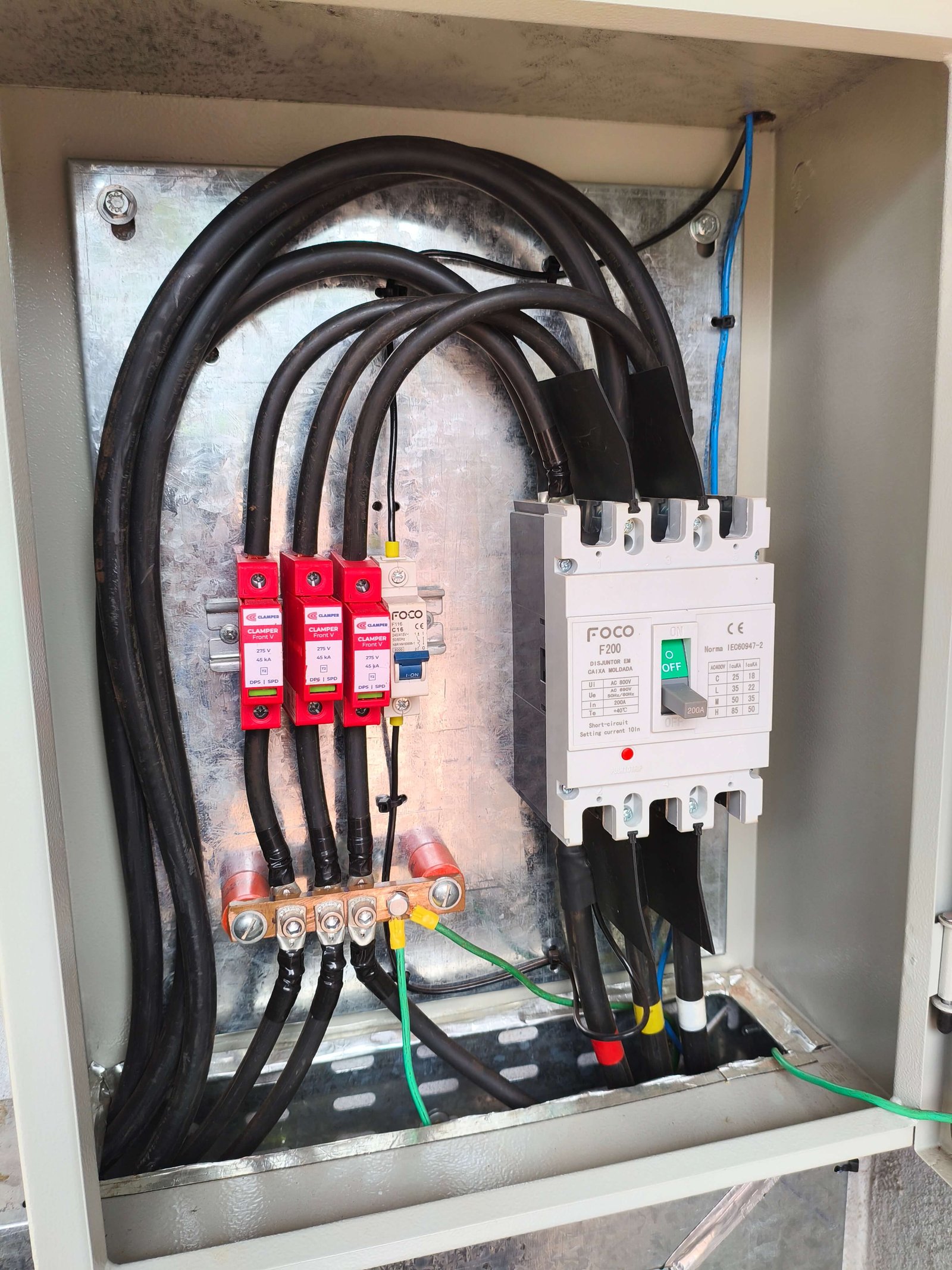 Quadro de proteção e comando